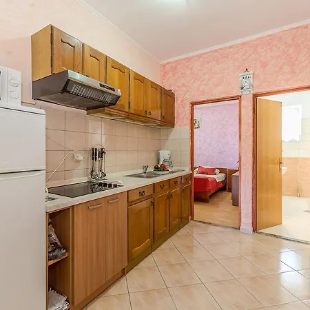 Apartamento Ivana.2 *
